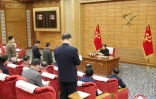 Kim Jong Un annonce des mesures pour lutter contre le coronavirus à Pyongyang, le 14 mai 2022