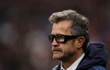 Le sélectionneur du XV de France Fabien Galthié supervise l'échauffement avant la victoire des Bleus face à l'Argentine 37-23 le 22 novembre 2024 au Stade de France