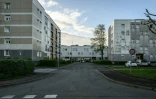 Des immeubles du quartier de la Monnaie où un adolescent de 15 ans a été poignardé, le 10 avril 2024 à Romans-sur-Isère, dans la Drôme