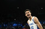 L'intérieur de l'équipe de France de basket Victor Wembanyama le 8 août 2024 après la victoire contre l'Allemagne en demi-finale des JO de Paris, à la Bercy Arena