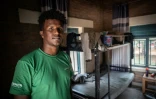 Le Somalien Mahmoud Hanad Abdulrahman qui a quitté son pays en 2016, dans sa chambre du centre de transit de Gashora, le 10 juin 2022