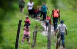 Des migrants en route pour les Etats-Unis  depuis le Nicaragua, arrivent à Trojes, le 10 juin 2022 au Honduras