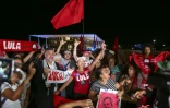 Démonstration de joie de partisans de l?ex-président Luiz Inacio Lula da Silva, suite à l'arrêt de la cour suprême du Brésil, pouvant permettre sa libération, le 7 novembre à Brasilia