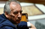 Le Premier ministre français François Bayrou assiste à une séance de questions au gouvernement à l'Assemblée nationale, à Paris, le 18 février 2025