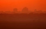 Cette photo prise depuis la frontière israélienne avec la bande de Gaza montre des bâtiments détruits dans le territoire palestinien, le 21 juillet 2025