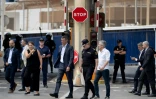 Le premier ministre espagnol Pedro Sanchez (C) et le ministre de Interieur Fernando Grande Marlaska à Ceuta le 31 juillet 2026