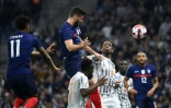 Olivier Giroud saute plus haut que la défense ivoirienne et ouvre le score pour les Bleus à Marseille, le 25 mars 2022