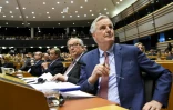 Michel Barnier (d) et le président de la Commission européenne  Jean-Claude Juncker, lors d'une session plénière à Bruxelles le 30 janvier  2019 à propos du Brexit
