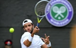 L'Italien Matteo Berrettini, face au Polonais Hubert Hurkacs, lors de leur demi-finale du tournoi de Roland Garros, le 9 juillet 2021 à Londres