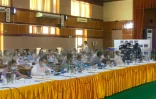 Des officiels birmans assistent à une conférence de presse organisée par le régime militaire le 9 avril 2021 à Naypyidaw