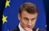 Le président Emmanuel Macron devant un drapeau de l'UE lors d'une conférence de presse à Stockholm, le 30 janvier 2024