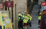 Des policiers et secouristes près du site d'un bâtiment effondré à Madrid, le 7 octobre 2025 en Espagne