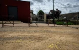 Des traces de sang au sol près de l'endroit où a été retrouvé le corps d'une adolescente de 14 ans tuée par son petit ami du même âge, le 9 juin 2022 à Clessé, en Saône-et-Loire