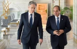 Photo diffusée par la présidence égyptienne du président égyptien Abdel Fattah al-Sissi (à droite) et du secrétaire d'Etat américain Antony Blinken, à El-Alamein en Egypte, le 20 août 2024
