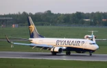 Un avion de la compagnie Ryanair parti d'Athènes (Grèce), intercepté et détourné sur Minsk par les autorités bélarusses, atterrit à l'aéroport de Vilnius (Lituanie), sa destination initiale, le 23 mai 2021