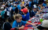 Des jeunes enfants en pleine compétition de Pokémon au Pokemon World Championships à Washington, le 16 août 2019