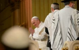 Le pape François à la synagogue de Rome, le 17 janvier 2016