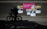 Des affiches électorales avant les législatives en Suisse, le 29 septembre 2023 près d'Aarberg