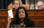 L'élue démocrate Pramila Jayapal vote l'acte d'accusation contre Donald Trump lors d'une séance de la commission judiciaire de la Chambre des représentants vendredi 13 décembre 2019 à Washington