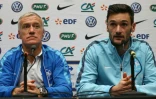 Le sélectionneur français Didier Deschamps et le capitaine Hugo Lloris, le 16 novembre 2015 à Wembley