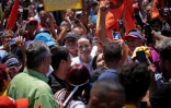 Maria Corina Machado, candidate de l'oppsoition à la présidentielle au Venezuela le 28 juillet, entourée de ses partisans à Mariara, le 13 mars 2024