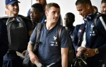 Antoine Griezmann et ses coéquipiers à l'aéroport de Moscou le 16 juillet 2018 avant leur retour en France
