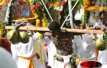 Dimanche 21 mai 2006 - 

Les Réunionnais de confession hindouiste ont fêté Marliémen, la déesse de la  santé
