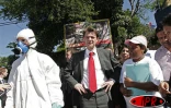 Mercredi 22 février 2006 

François Baroin, ministre de l'outremer, en visite à La Réunion pour évaluer l'impact de l'épidémie de chikungunya sur l'économie de l'île