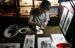 Artiste dessinant à l'encre de Chine à Canton