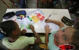 Lundi 6 février 2006 -

Tous les établissements scolaires de l'île ayant été démoustiqués la rentrée scolaire a pu avoir lieu. Elle devait se faire le lundi 30 janvier