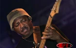 Vendredi 5 août 2005

Teddy Baptiste au Cirk. le guitariste portois sait comme personne unir une sonorité jazz aux accents du maloya