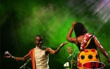 Samedi 5 août 2006 -

Le maître du Salegy malgache, Jaojoby, a enflammé le Sakifo avec ses rythmes frénétiques