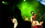 Samedi 5 août 2006 -

Le maître du Salegy malgache, Jaojoby, a enflammé le Sakifo avec ses rythmes frénétiques