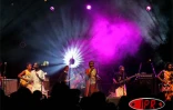 Samedi 5 août 2006 -

Le maître du Salegy malgache, Jaojoby, a enflammé le Sakifo avec ses rythmes frénétiques