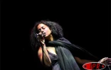 Dimanche 6 août 2006 - 

Environ 3 000 personnes ont assisté au concert de Susheela Raman. La chanteuse indo-britannique a clôturé le Sakifo 2006