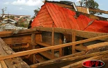 Vingt-quatre heures après le passage du cyclone Gafilo, les habitants d'Antalaha mesurent l'ampleur des dégats considérables. (Photos PY Babelon)