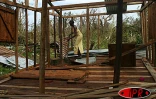 Vingt-quatre heures après le passage du cyclone Gafilo, les habitants d'Antalaha mesurent l'ampleur des dégats considérables. (Photos PY Babelon)
