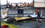 L'?il du cyclone Dina est passé à 60 km des côtes ouest de La Réunion le 22 janvier 2002