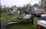 L'?il du cyclone Dina est passé à 60 km des côtes ouest de La Réunion le 22 janvier 2002
