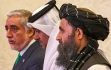 Le cofondateur des talibans et chef des négociateurs talibans aux pourparlers de Doha Abdul Ghani Baradar, à droite, à Doha le 18 juillet 2018