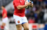 Le demi d'ouverture du XV de France Jean-Marc Doussain à l'échauffement avant le test-match face aux Samoa, le 12 novembre 2016 à Toulouse