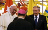 Le pape François, le président cubain  Raul Castro et des cardinaux, place de la Révolution le 20 septembre 2015 à La Havane 