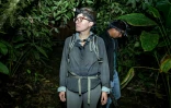 La biologiste Andrea Teran lors d'une expédition d'études d'amphibiens dans la forêt équatorienne à Junin, dans la province d'Imbabura, le 29 avril 2022