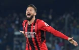 La joie de l'attaquant français de l'AC Milan, Olivier Giroud, après avoir ouvert le score face à Naples, en clôture de la 28e journée de Serie A, le 6 mars 2022 au Stade Diego Armando Maradona
