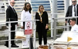 L'animatrice de télévision américaine Oprah Winfrey s'apprête à monter dans un bateau-taxi après son arrivée à l'aéroport Marco Polo de Venise, le 26 juin 2025