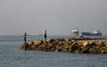 Des navires dans le détroit d'Ormuz face au port iranien de Bandar Abbas, le 8 juin 2026