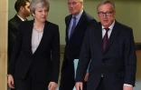 La Première ministre britannique Theresa May (g) ,le président de la Commission européenne Jean-Claude Juncker (d) et le négociateur de l'UE Michel Barnier (c), le 20 févroer 2019 à Bruxelles