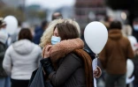 Pendant un rassemblement à Liège (Belgique) à la mémoire d'une femme de 24 ans, Alysson Jadin, qui s'est suicidée trois mois après avoir ouvert un salon de coiffure obligé de fermer à cause de l'épidémie, le 22 novembre 2020