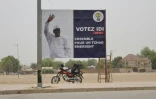 Une affiche de campagne d'Idriss Déby Itno, photographiée à N'Djamena le 12 avril 2016, au surlendemain de l'élection présidentielle au Tchad