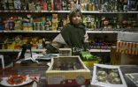 Svitlana Roudokvas, dans une épicerie du village de Novopavlivka, le 25 janvier 2025 dans la région de Dnipropetrovsk, en Ukraine